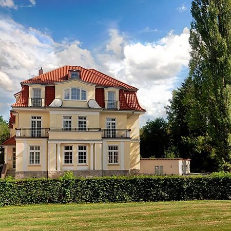 Hotel Dirks Am Schloss Бад Пирмонт Екстериор снимка